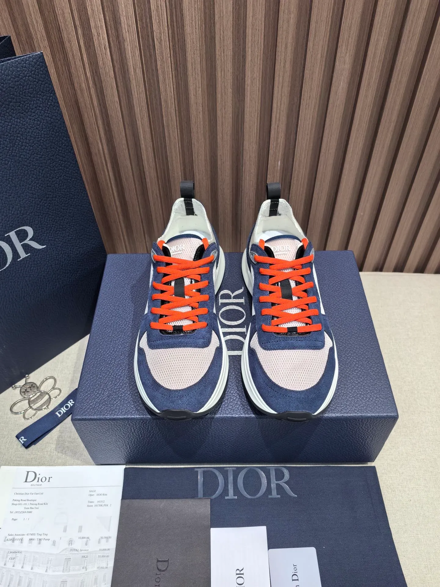Factory price: 440💰 🔍Top purchasing agent🇮🇹 Dior's super-popular sports shoes, popular for street men, are synchronized with the new product counters. The uppers are made of Italian original imported cowhide and matched with D's customized fabrics. It is a must-have for fashionistas. The complex craftsmanship is perfectly reproduced. Imported soft cowhide foot pads, soles: original soles specially provided by the original factory, exclusive movable molded soles are super comfortable, original factory follow-up goods, 🔍🔍high quality, you can enter and exit the counter at will, welcome to compare, code number 38-45 (46 can be customized and cannot be returned or exchanged)